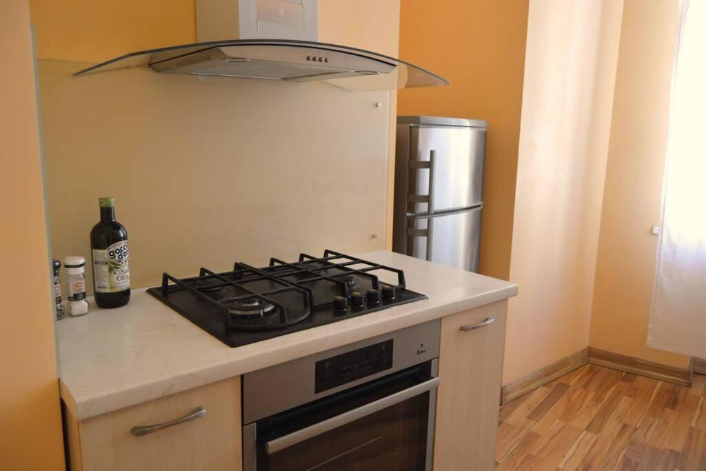 Spacious Old Town Family Peachy 2 Bedrooms Apartment, Nearby The Riga Presidential Castle المظهر الخارجي الصورة