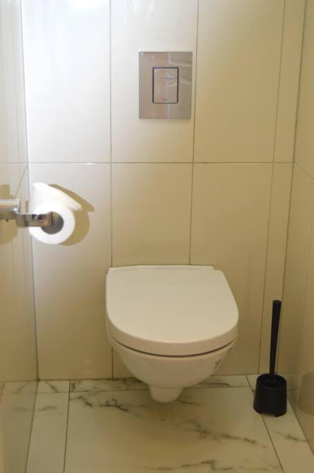 Spacious Old Town Family Peachy 2 Bedrooms Apartment, Nearby The Riga Presidential Castle المظهر الخارجي الصورة