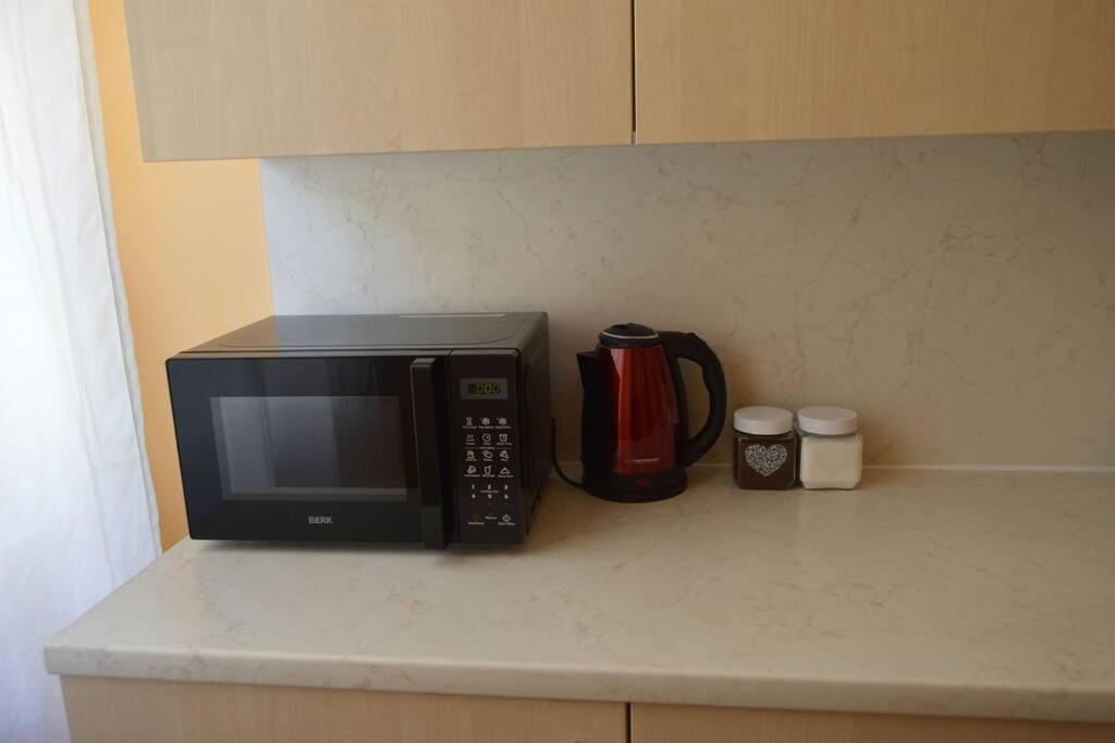 Spacious Old Town Family Peachy 2 Bedrooms Apartment, Nearby The Riga Presidential Castle المظهر الخارجي الصورة