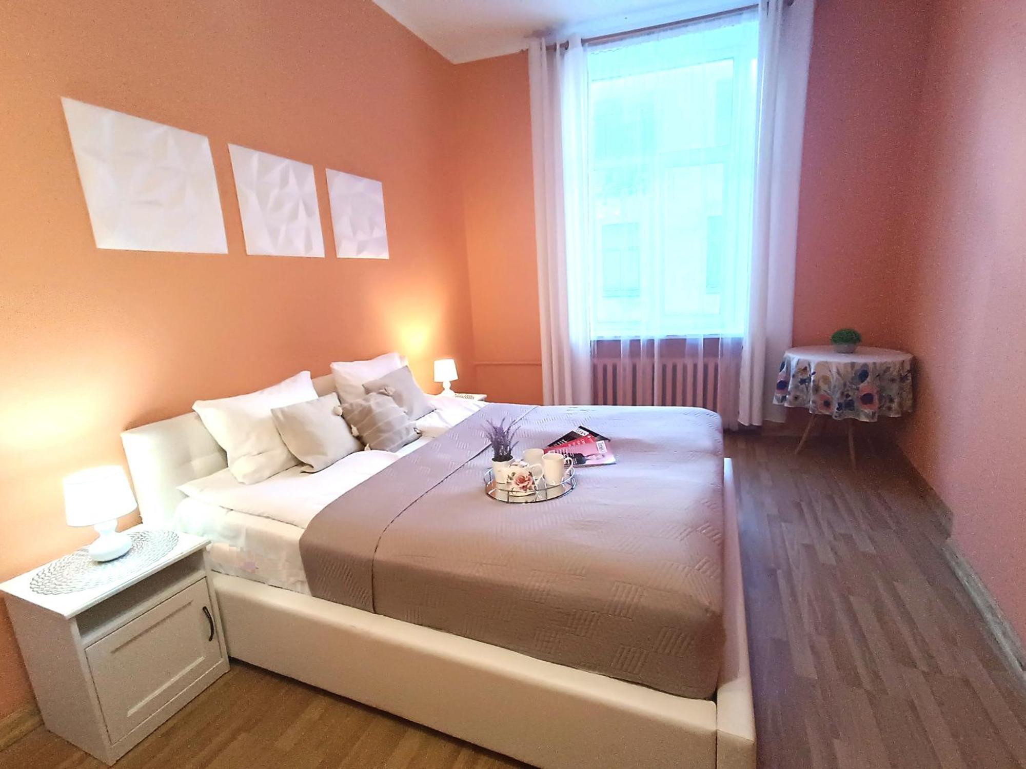 Spacious Old Town Family Peachy 2 Bedrooms Apartment, Nearby The Riga Presidential Castle المظهر الخارجي الصورة