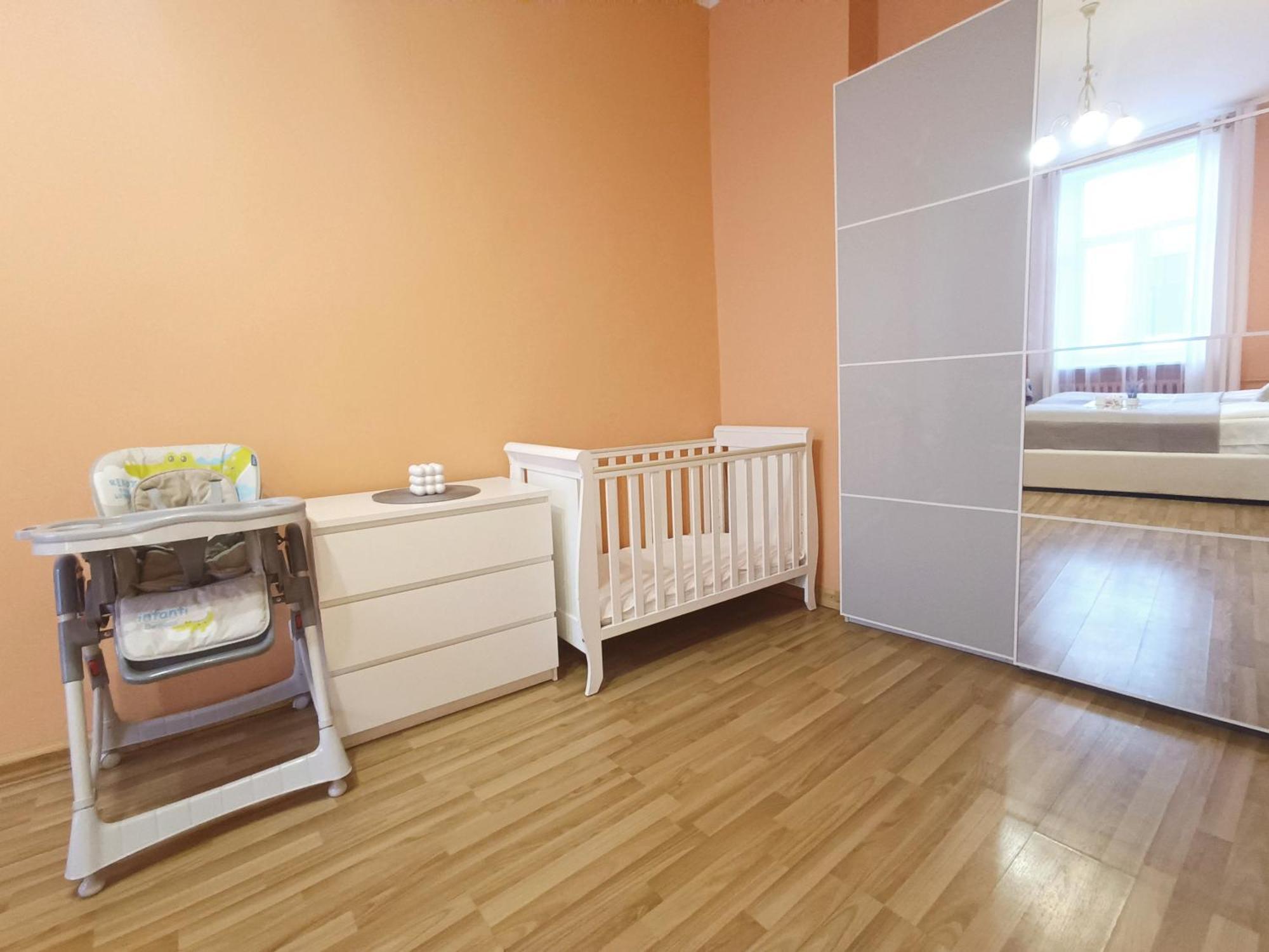 Spacious Old Town Family Peachy 2 Bedrooms Apartment, Nearby The Riga Presidential Castle المظهر الخارجي الصورة