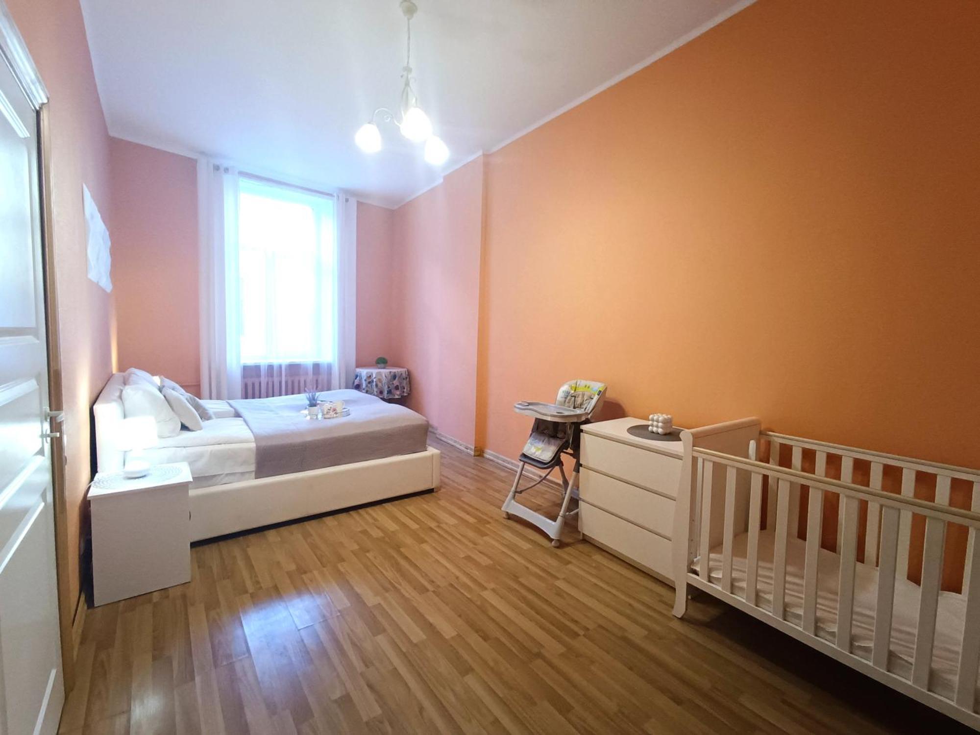 Spacious Old Town Family Peachy 2 Bedrooms Apartment, Nearby The Riga Presidential Castle المظهر الخارجي الصورة