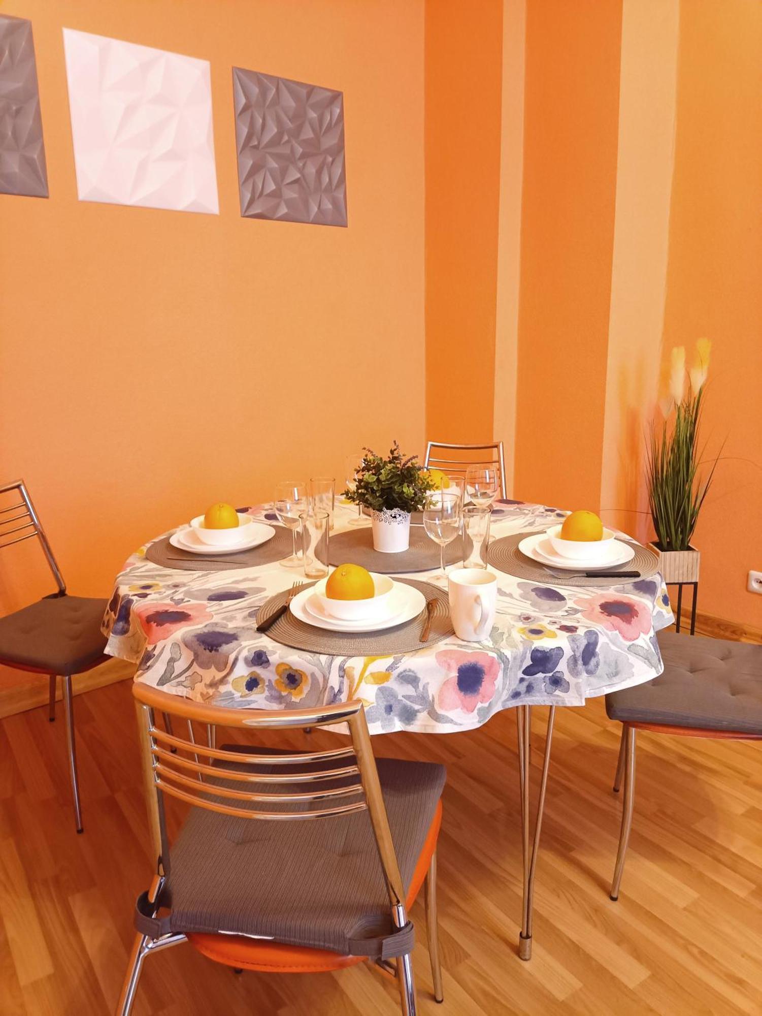 Spacious Old Town Family Peachy 2 Bedrooms Apartment, Nearby The Riga Presidential Castle المظهر الخارجي الصورة