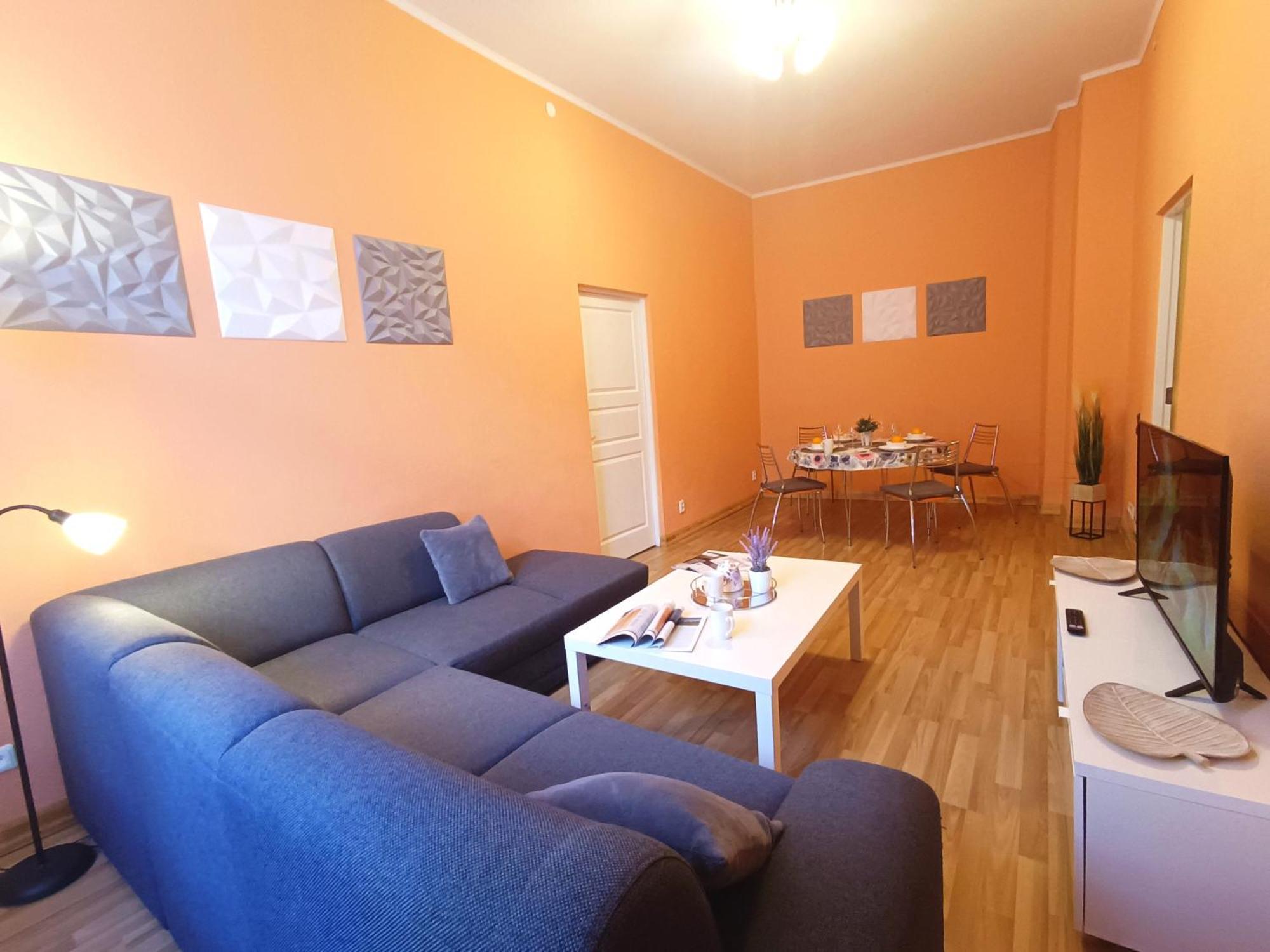 Spacious Old Town Family Peachy 2 Bedrooms Apartment, Nearby The Riga Presidential Castle المظهر الخارجي الصورة