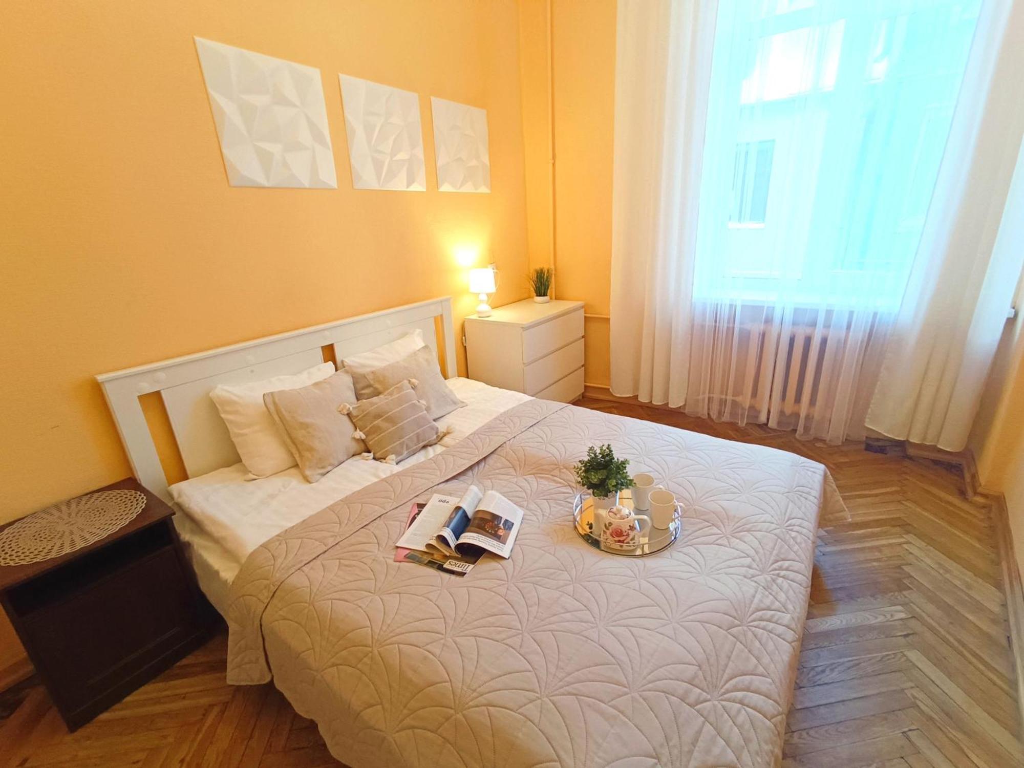 Spacious Old Town Family Peachy 2 Bedrooms Apartment, Nearby The Riga Presidential Castle المظهر الخارجي الصورة